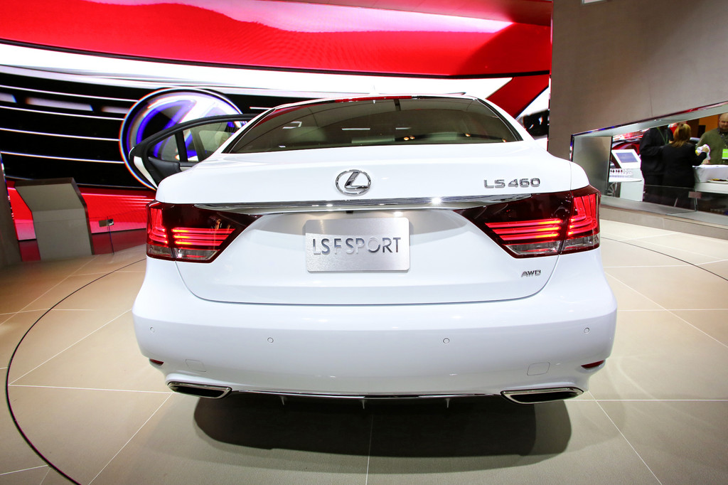 Detroit 2013: Lexus IS-Baureihe nun auch mit Hybrid-Antrieb