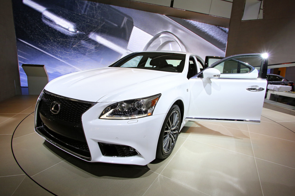 Detroit 2013: Lexus IS-Baureihe nun auch mit Hybrid-Antrieb