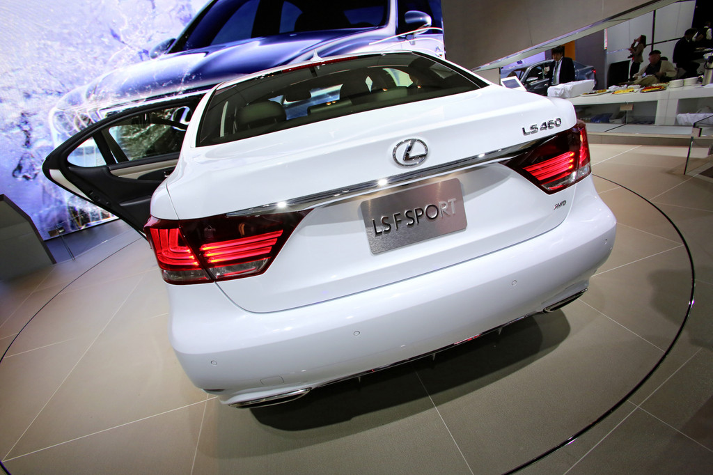 Detroit 2013: Lexus IS-Baureihe nun auch mit Hybrid-Antrieb