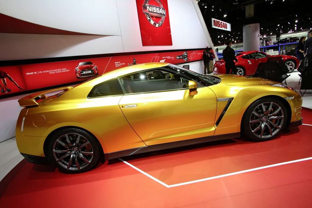 Detroit 2013: Nissan Usain Bolt Gold GT-R