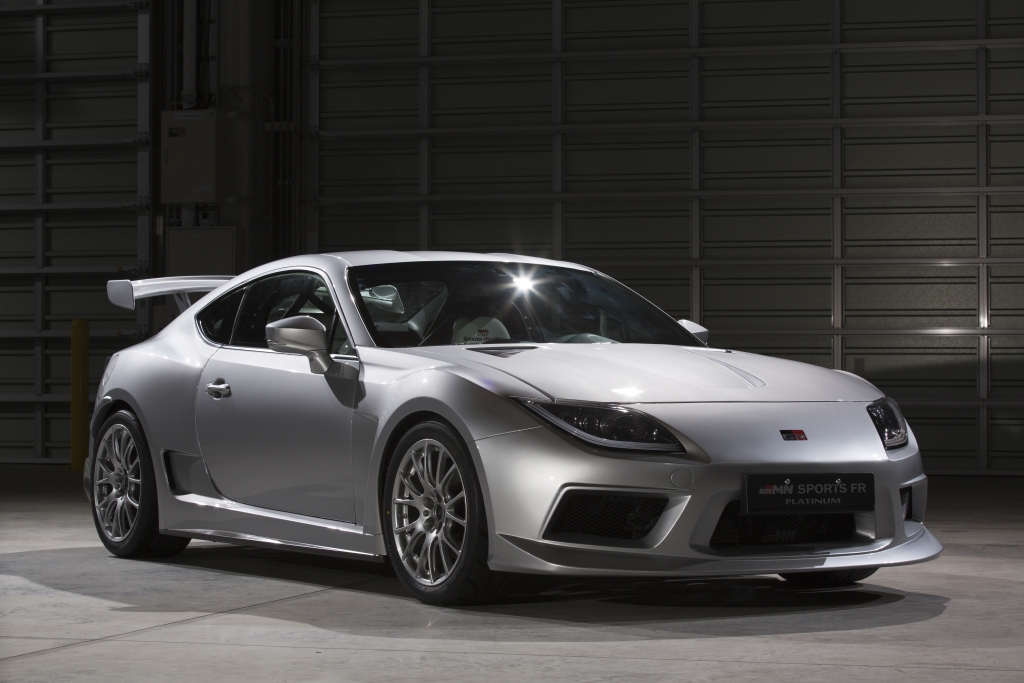 Die Schönen und die Beaster - Tokyo Auto Salon 2013