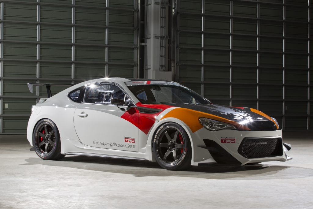 Die Schönen und die Beaster - Tokyo Auto Salon 2013