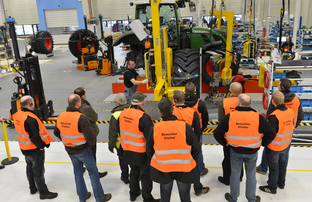 Erste Werksführung im neuen Fendt-Werk