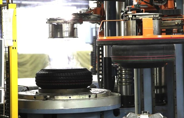Erster Reifen in russischem Conti-Werk vulkanisiert