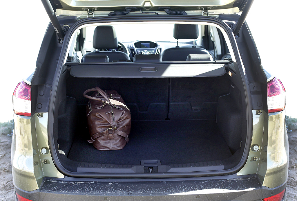Ford Kuga: Ins Gepäckabteil passen 425/481 bis 1568/1653 Liter hinein. 