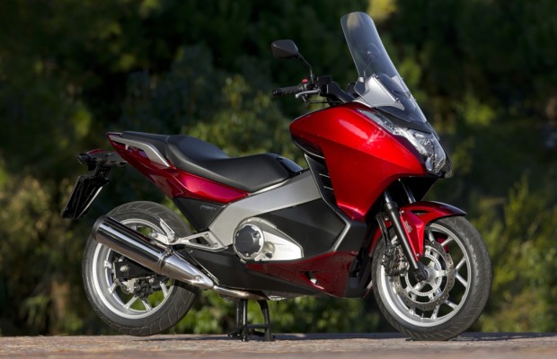 Honda Integra 700i: Das Beste aus Roller und Motorrad