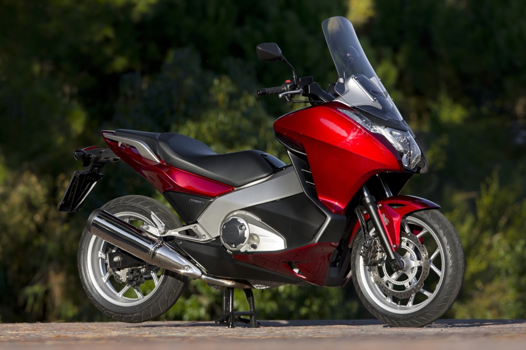 Honda Integra 700i: Das Beste aus Roller und Motorrad