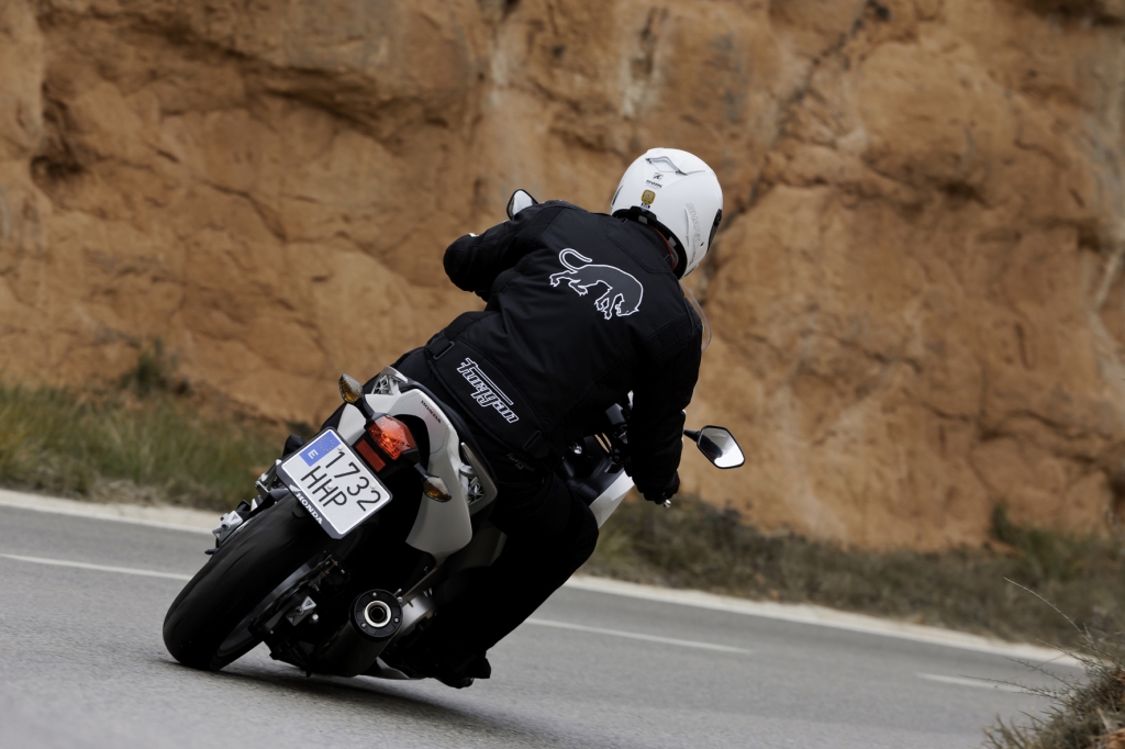 Honda Integra 700i: Das Beste aus Roller und Motorrad