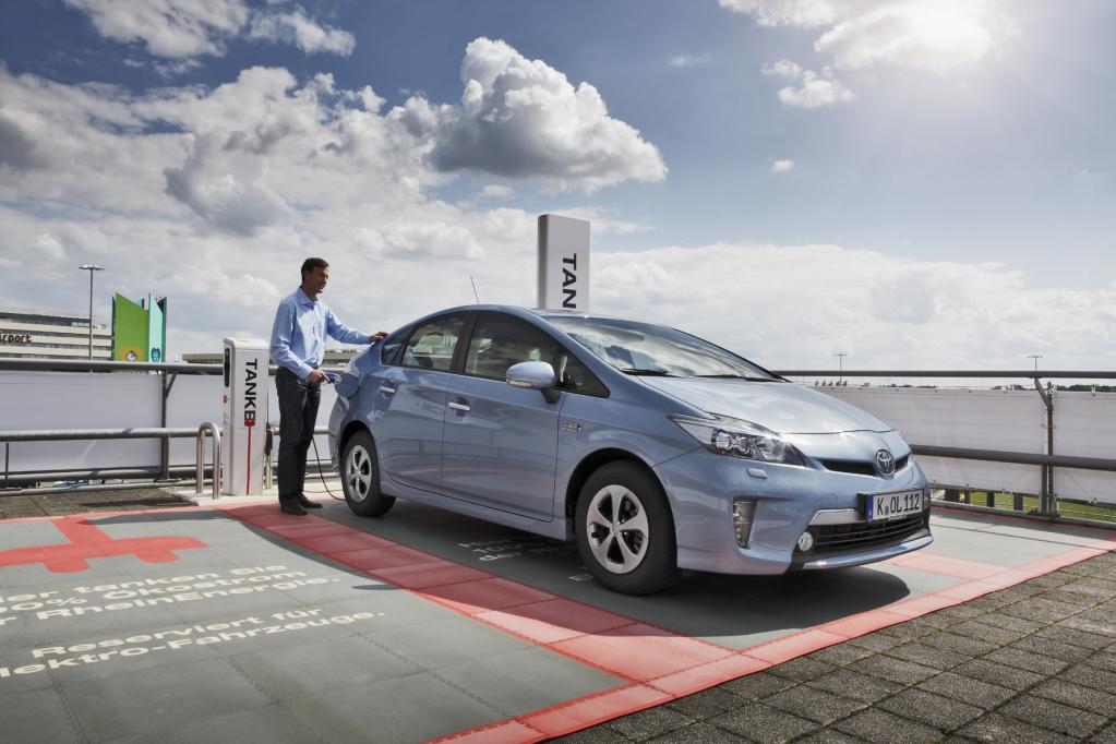Hybride hängen Elektro- und Gasautos klar ab
