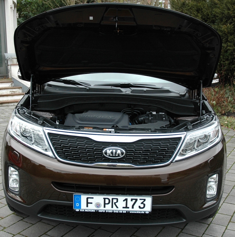 Kia Sorento: Blick unter die Haube auf den 2,2-Liter-Selbstzünder.