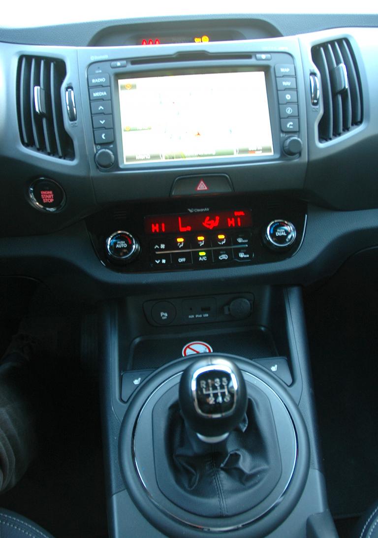 Kia Sportage: Blick auf den mittleren Armaturenträger. 