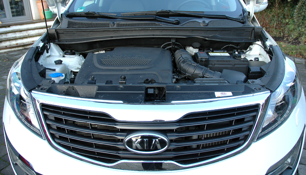 Kia Sportage: Blick unter die Haube auf den 2,0-Liter-Selbstzünder. 