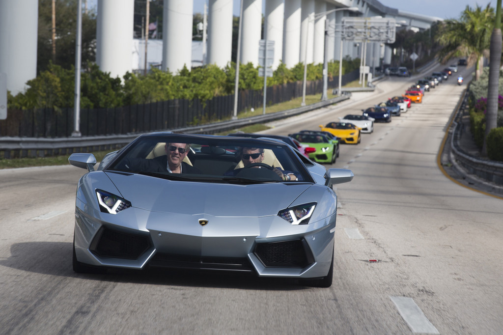 Lamborghini Aventador mit 338 km/h auf der Startbahn