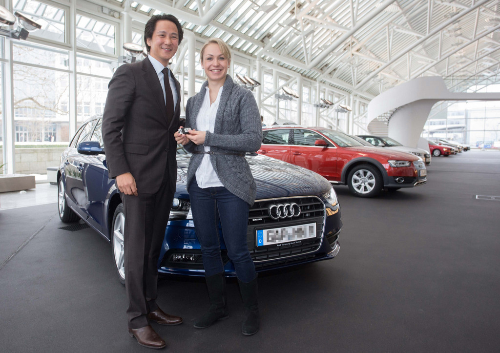 Magdalena Neuner fährt Audi A4 Avant