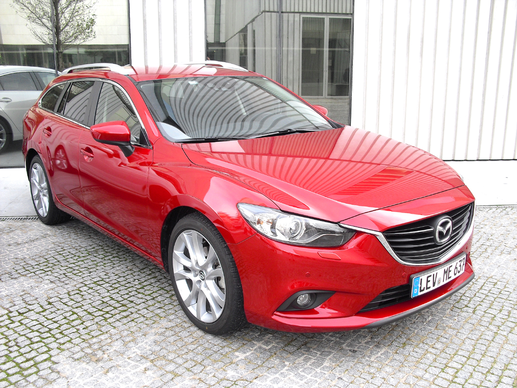 Mazda6: Der Kombi ist die noch etwas nutzwertigere Variante.