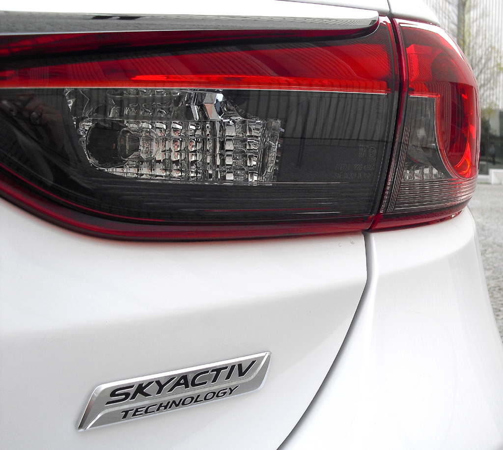 Mazda6: Moderne Leuchteinheit am Heck mit 