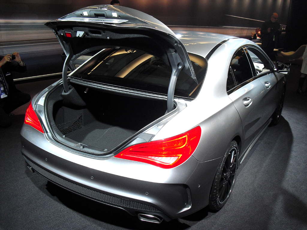 Mercedes CLA: Auch der Kofferraum ist eher sportlich zugeschnitten.
