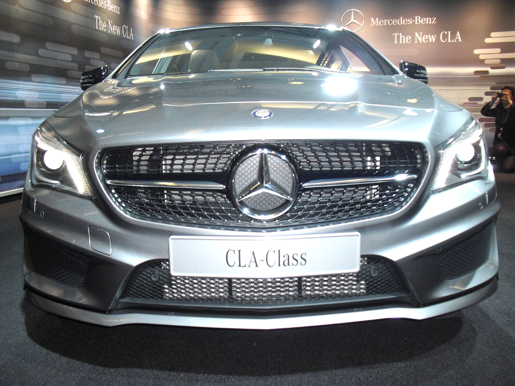 Mercedes CLA: Blick auf die Frontpartie. 