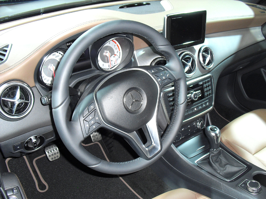 Mercedes CLA: Blick ins Cockpit. 