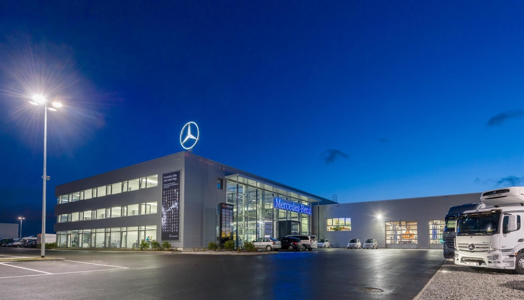 Mercedes: Modernstes Nutzfahrzeugzentrum Europas eröffnet 
