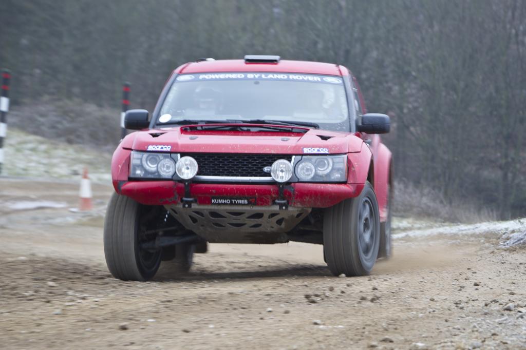 Mit der Rallyeversion des Geländewagens startet Drew Bowler bei der Dakar