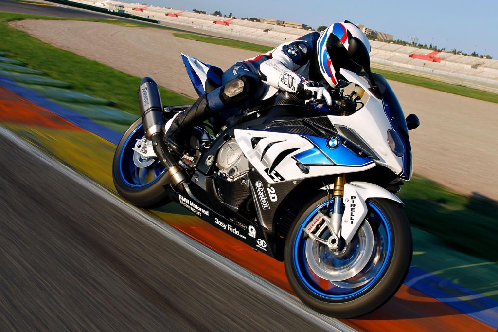 Motorradtest: BMW HP4 - Die Quadratur auf Gummiwalzen