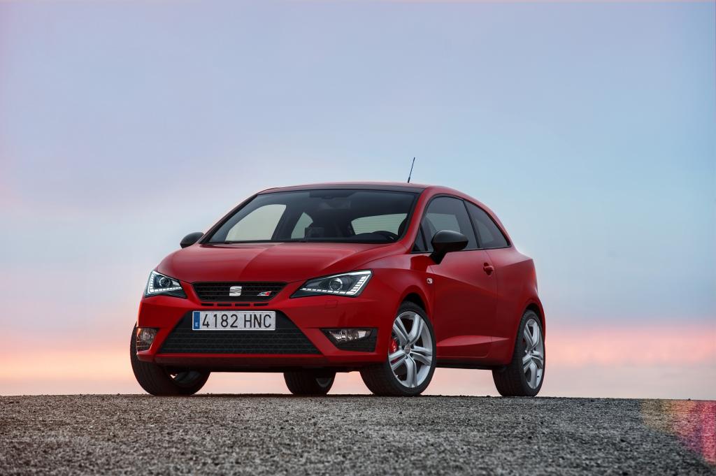Nach dem flott gezeichneten Golf-Ableger Leon rollt jetzt mit dem Ibiza Cupra die sportlich ausgelegte Version des Kleinwagens a