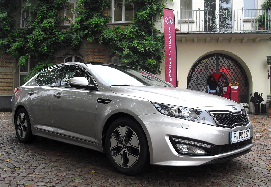 Premieren 2013: Kia Optima Hybrid, hier bei der nationalen Fahrvorstellung. 