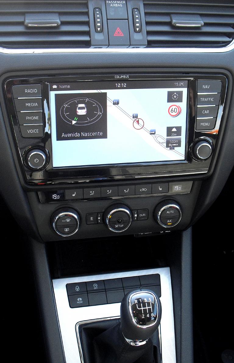 Skoda Octavia: Blick auf den mittleren Armaturenträger. 