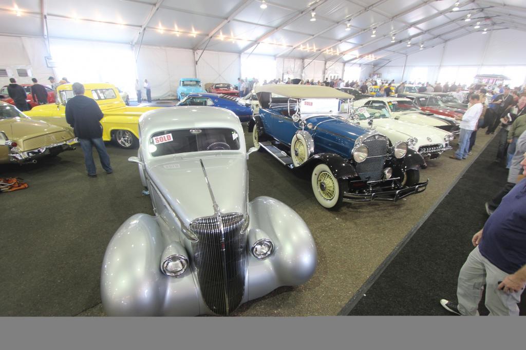So bunt gemischt wie die Autos ist auch das Publikum 