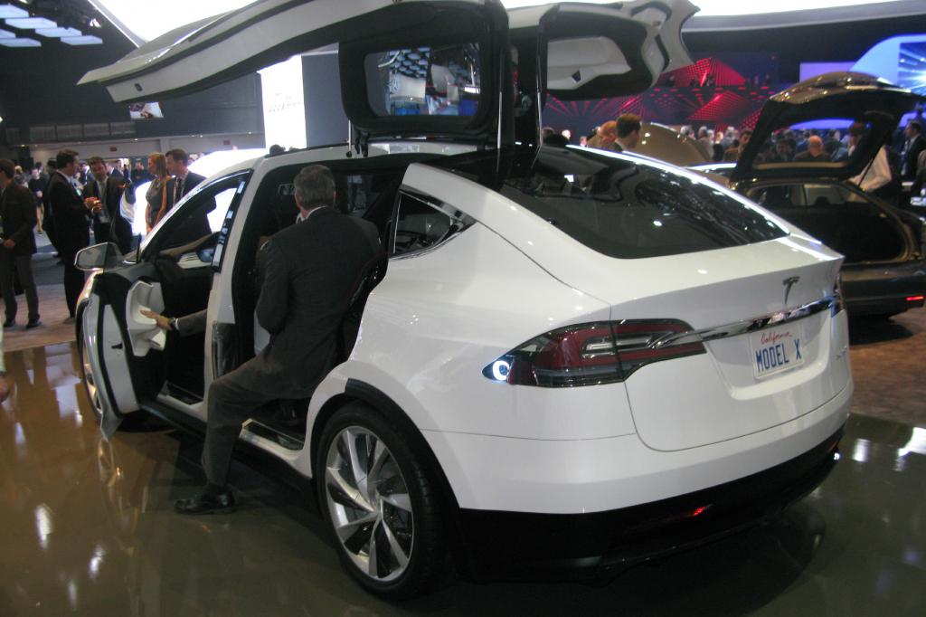 Tessla stellt die Studie X-Concept vor