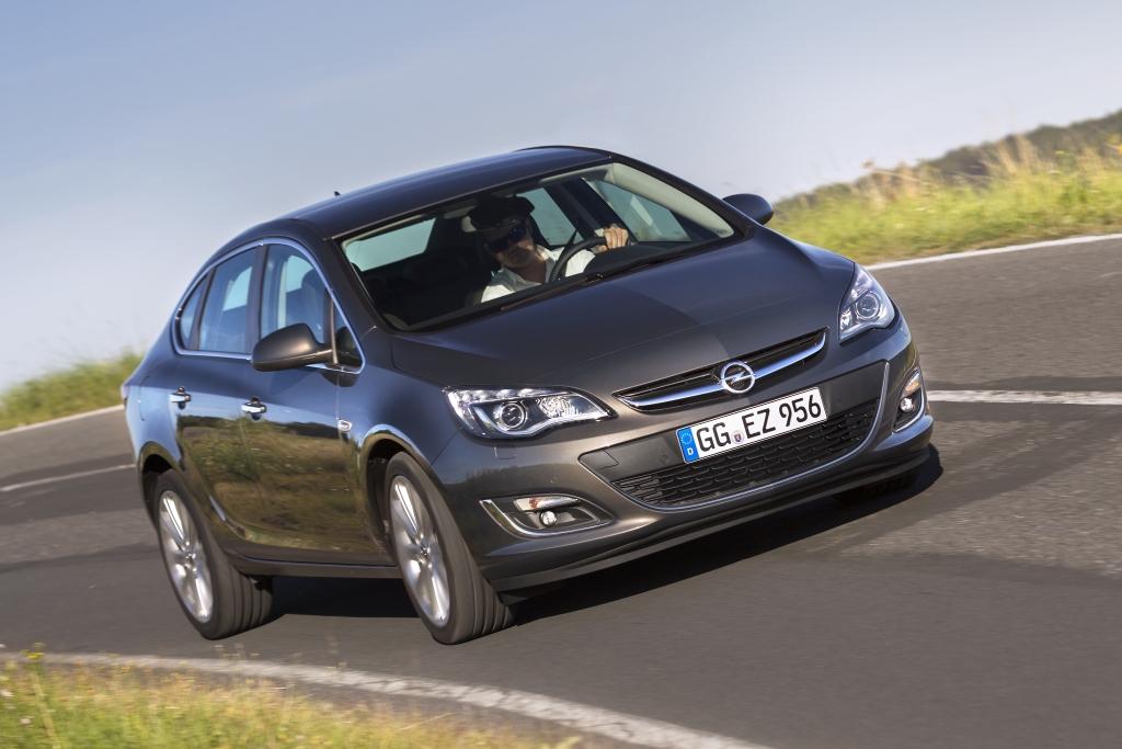 Test: Opel Astra Limousine - Spießig ist anders