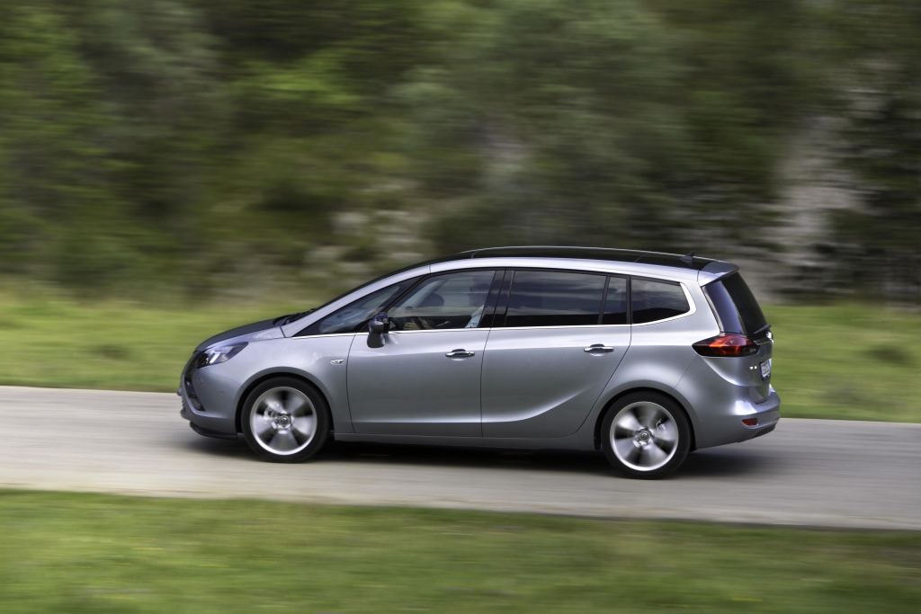 Test Opel Zafira Tourer Sport 2.0 CDTI: Kompakt-Van auf Mittelklasse-Niveaus