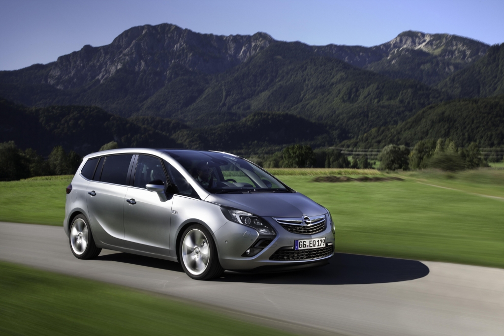Test Opel Zafira Tourer Sport 2.0 CDTI: Kompakt-Van auf Mittelklasse-Niveaus