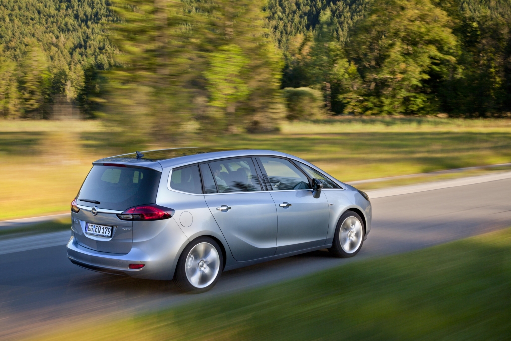 Test Opel Zafira Tourer Sport 2.0 CDTI: Kompakt-Van auf Mittelklasse-Niveaus