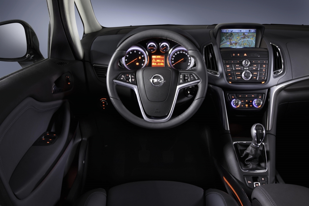 Test Opel Zafira Tourer Sport 2.0 CDTI: Kompakt-Van auf Mittelklasse-Niveaus