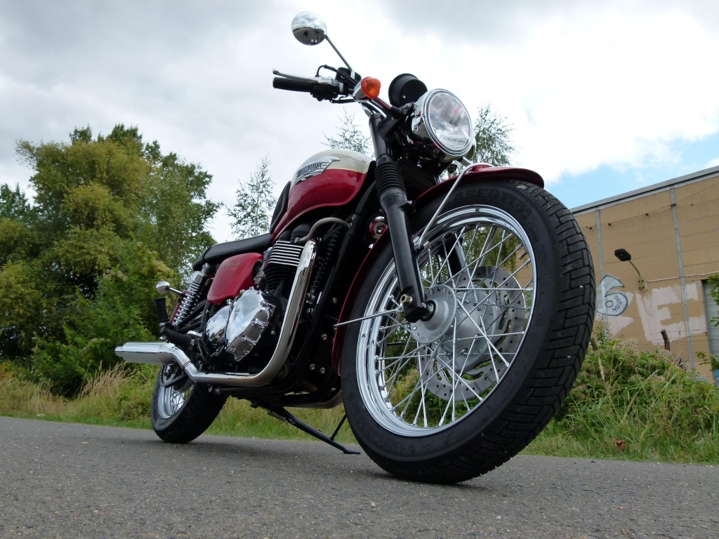 Test Triumph Bonneville T100: ... und die Gier nach Glanz