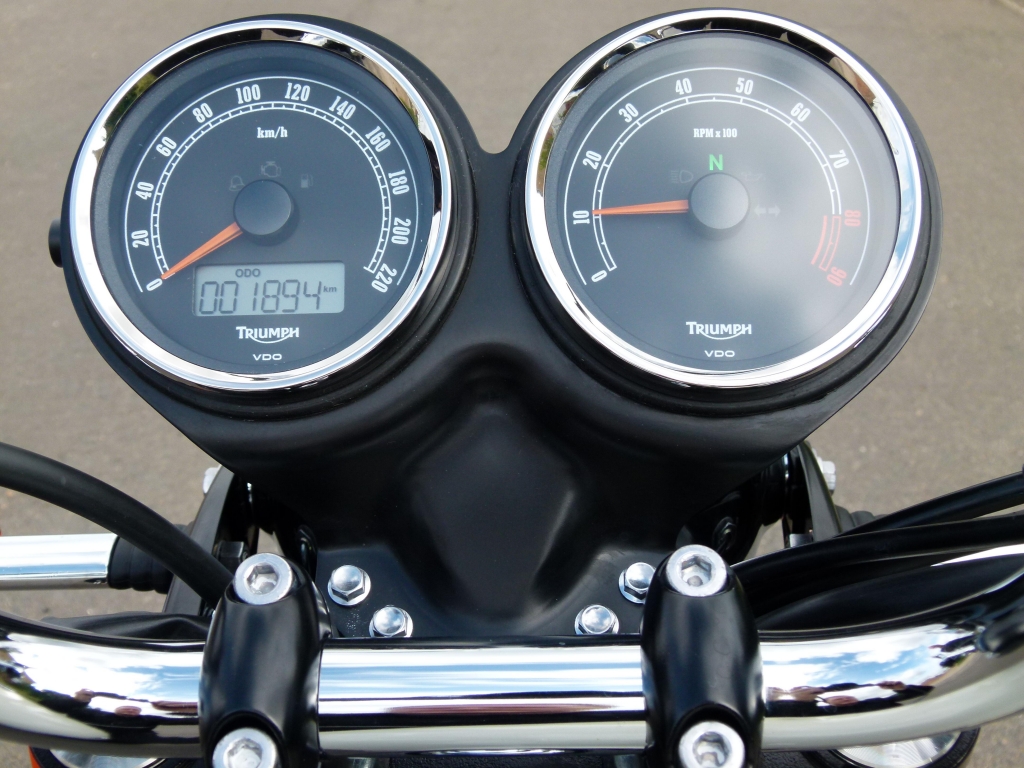 Test Triumph Bonneville T100: ... und die Gier nach Glanz