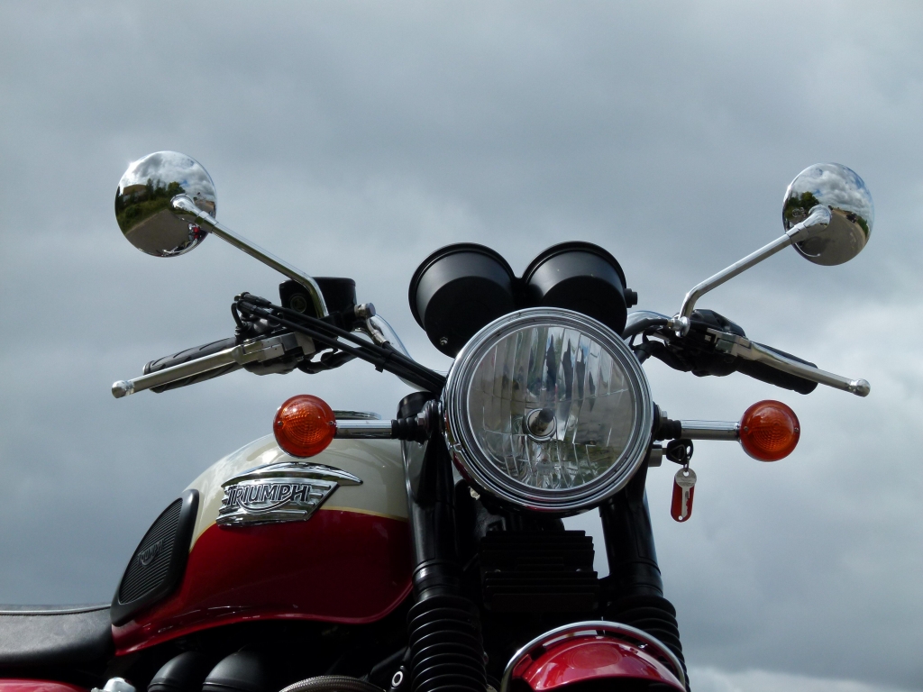 Test Triumph Bonneville T100: ... und die Gier nach Glanz