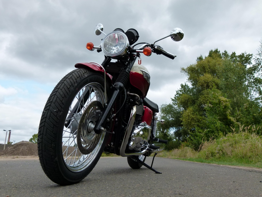 Test Triumph Bonneville T100: ... und die Gier nach Glanz