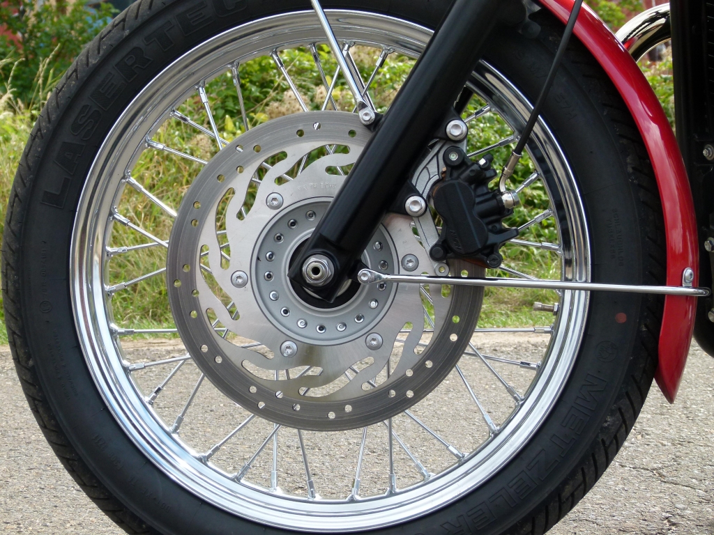 Test Triumph Bonneville T100: ... und die Gier nach Glanz