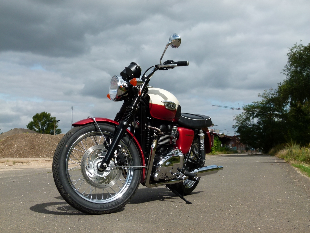 Test Triumph Bonneville T100: ... und die Gier nach Glanz