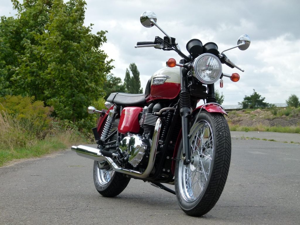 Test Triumph Bonneville T100: ... und die Gier nach Glanz