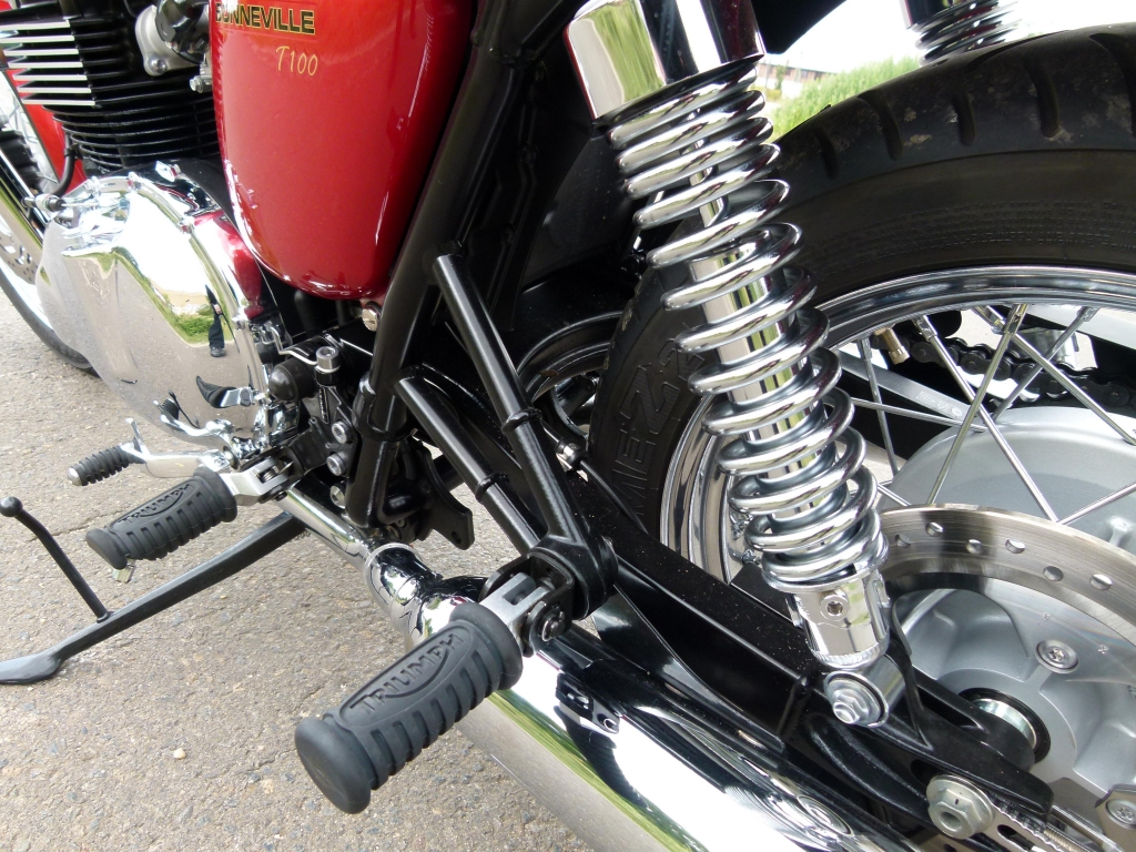 Test Triumph Bonneville T100: ... und die Gier nach Glanz