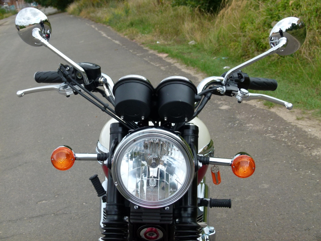 Test Triumph Bonneville T100: ... und die Gier nach Glanz