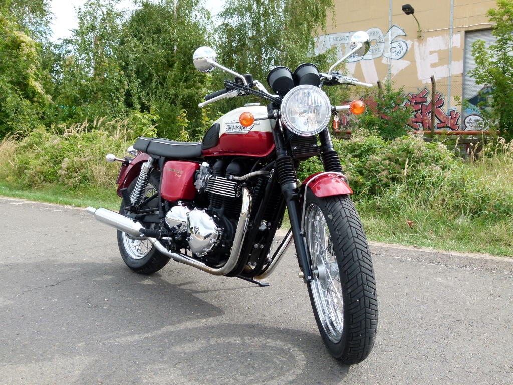 Test Triumph Bonneville T100: ... und die Gier nach Glanz