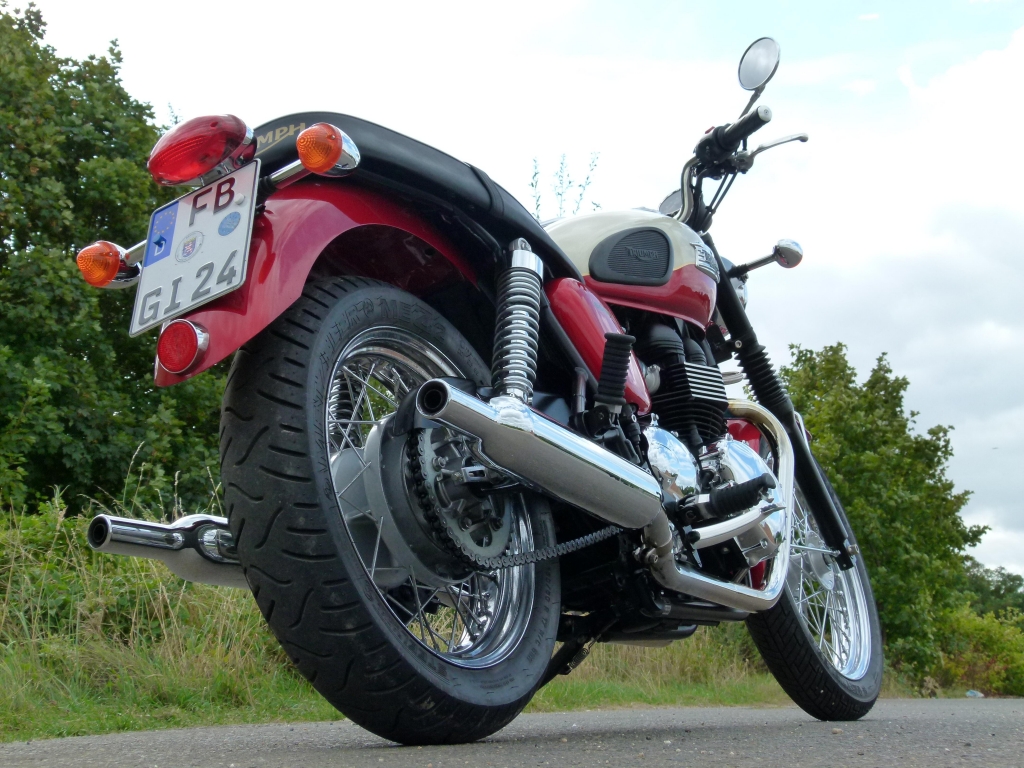 Test Triumph Bonneville T100: ... und die Gier nach Glanz