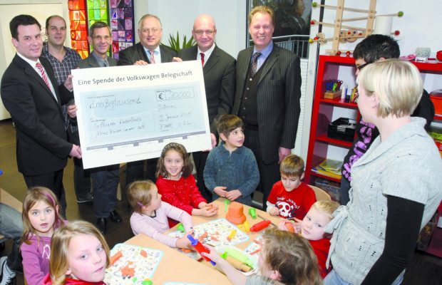 VW-Belegschaft spendet für Gifhorner Kinderfonds