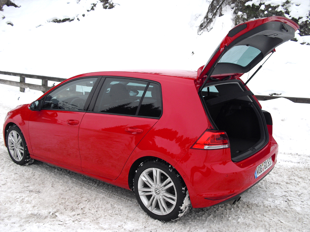 VW Golf 4Motion: Ins Gepäckabteil passen 343 bis 1233 Liter hinein. 