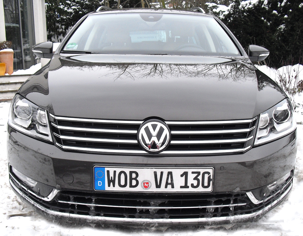 VW Passat Variant: Blick auf die Frontpartie. 